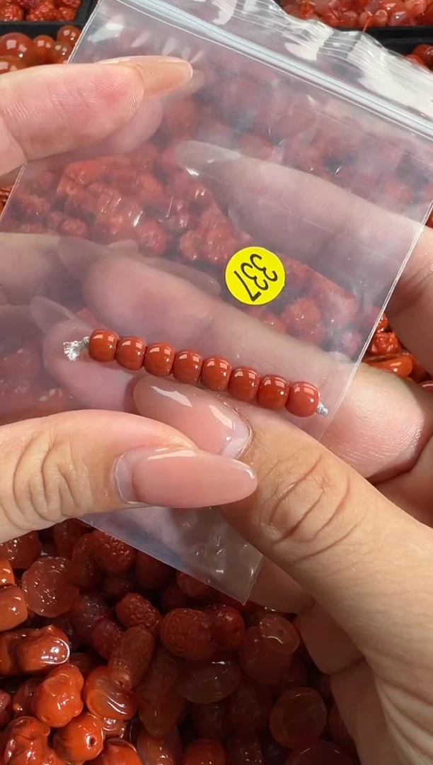 南红玛瑙未镶嵌颈饰1