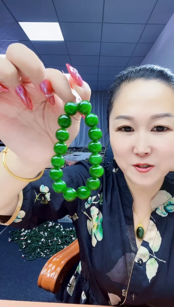 和田玉未镶嵌手串纯天然和田玉俄碧冰底特细苹果绿12+