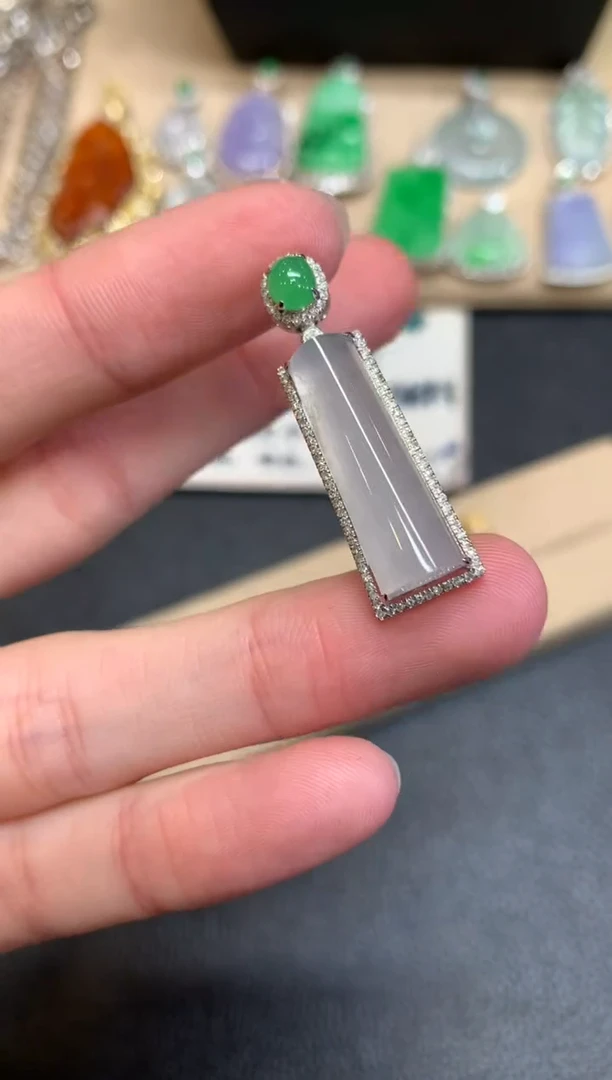 【闪购商品】翡翠颈饰18K金镶嵌无事牌【无服务费】