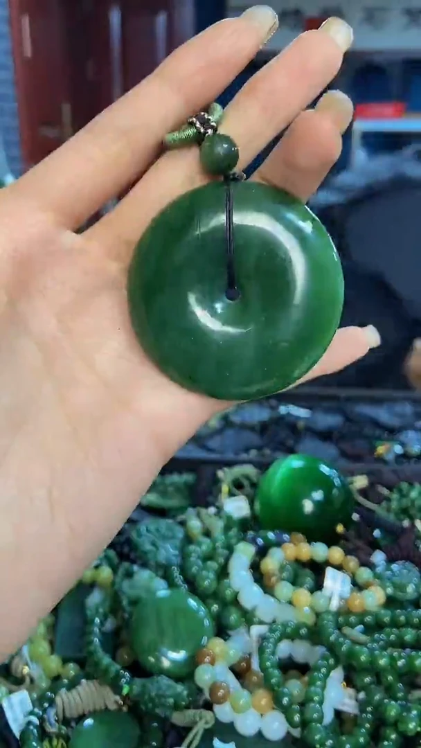 未镶嵌和田玉挂件1