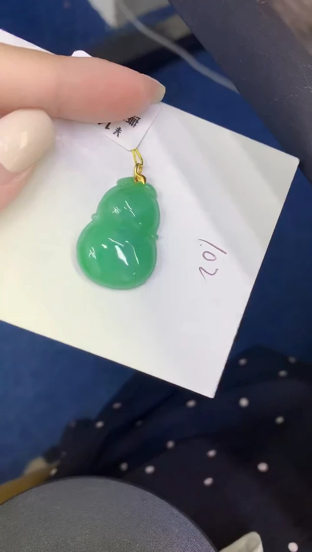 颈饰18K金镶嵌翡翠缅甸天然翡翠A货