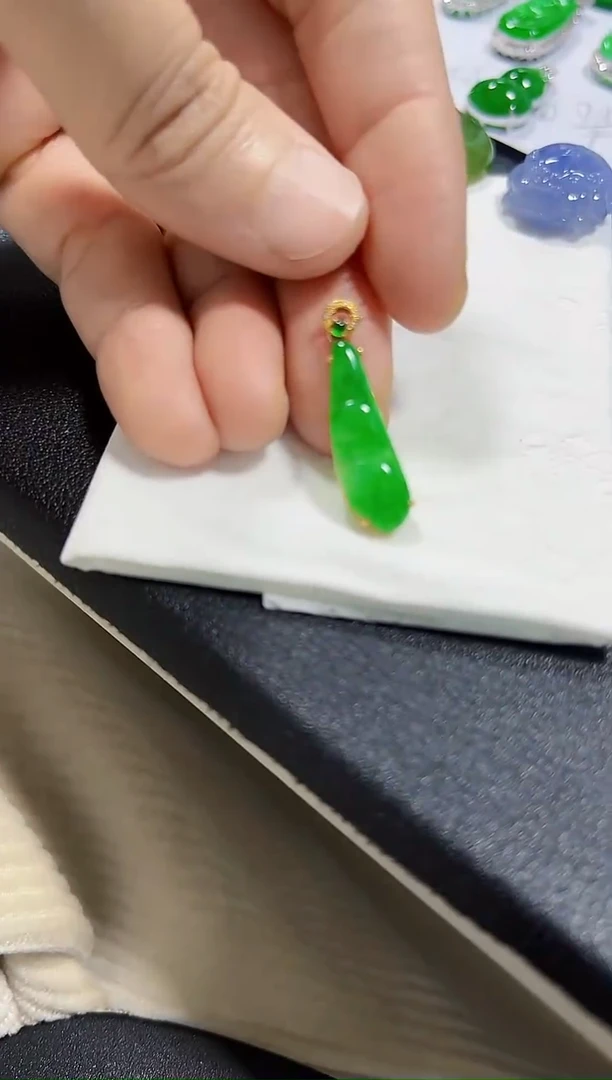 吊坠(不含链)18K金镶嵌翡翠1200