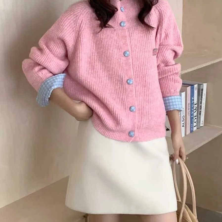 韩版减龄彩色纽扣草莓刺绣针织开衫女秋冬款圆领百搭毛衣外套上衣