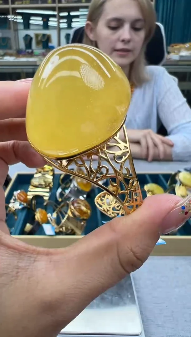 琥珀未镶嵌手镯109秒拍号