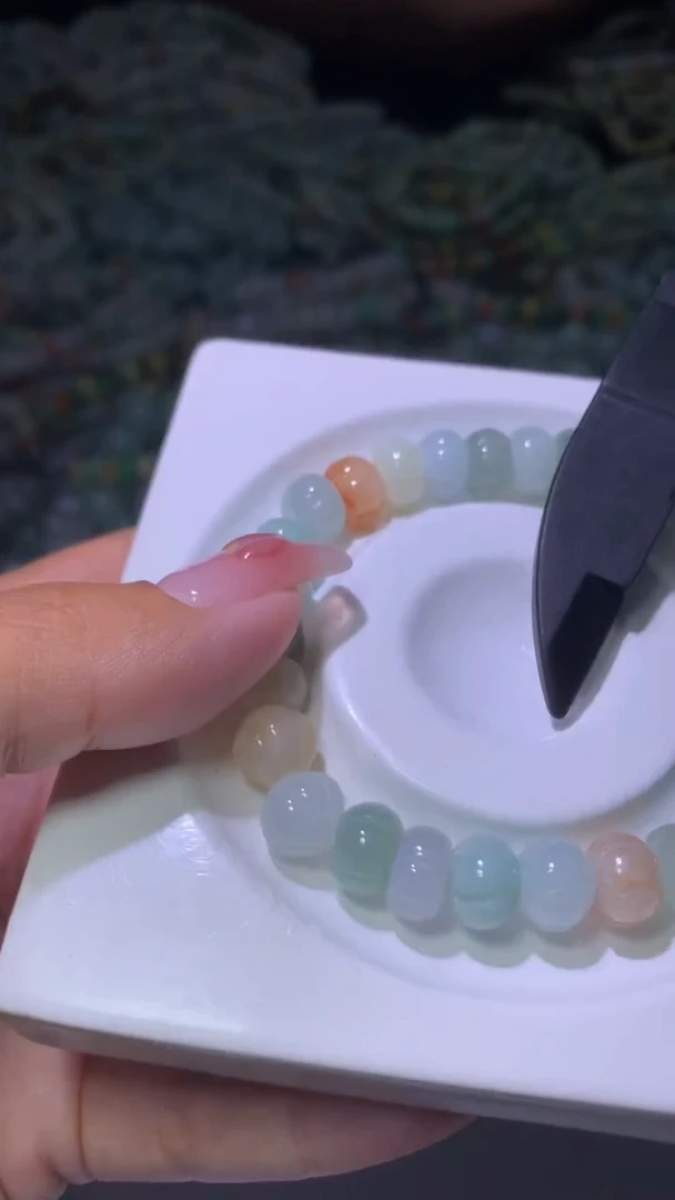 翡翠未镶嵌颈饰MXX019683