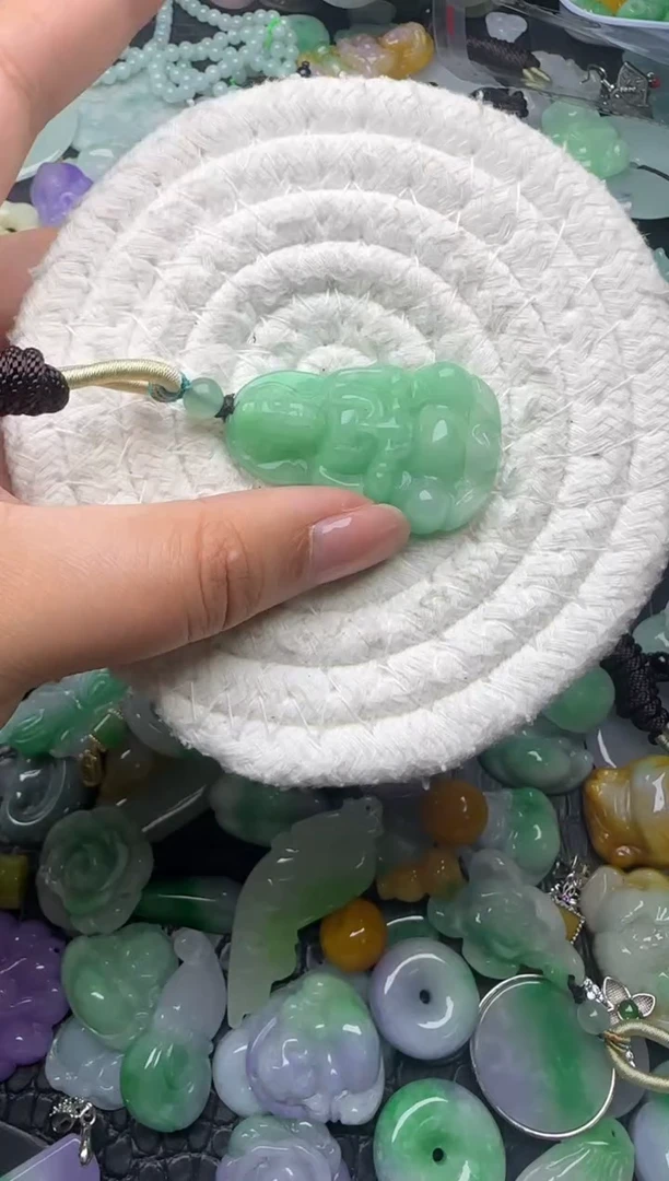 颈饰未镶嵌翡翠缅甸翡翠吊坠