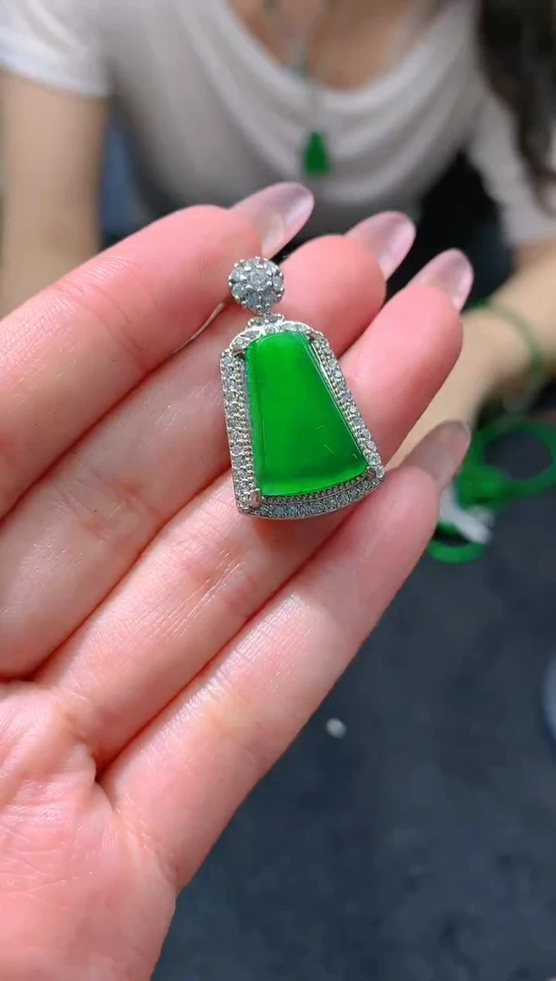翡翠未镶嵌颈饰天然A货翡翠