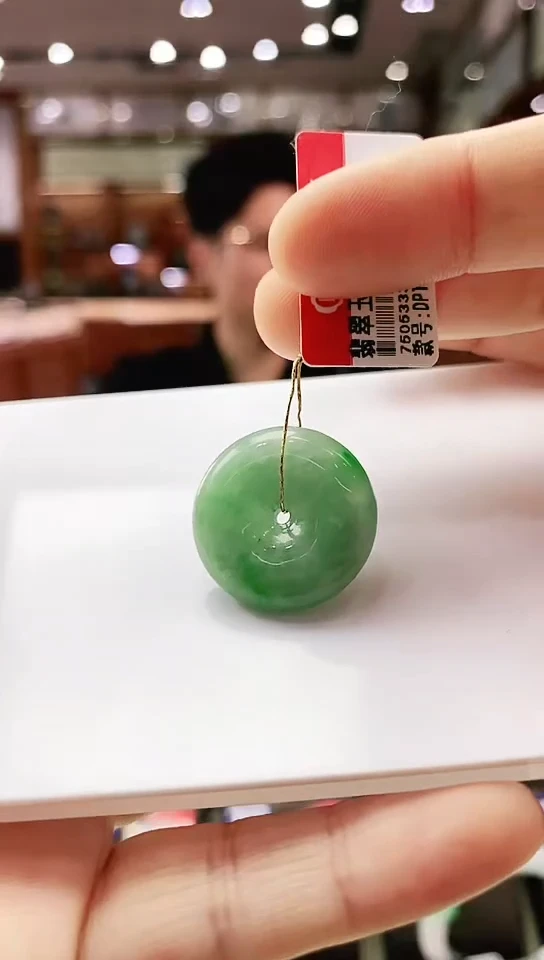 颈饰未镶嵌翡翠平安扣