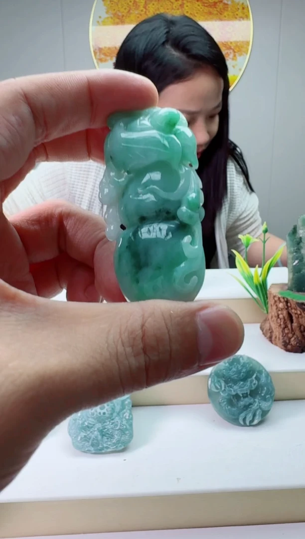 翡翠未镶嵌颈饰11111111111