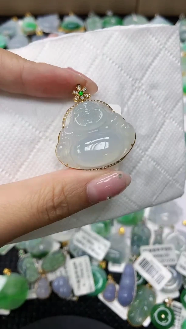 翡翠18K金镶嵌颈饰11111111111