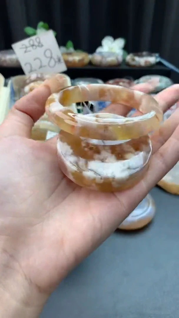 未镶嵌手镯石英质玉（57圈口）赠送镯心