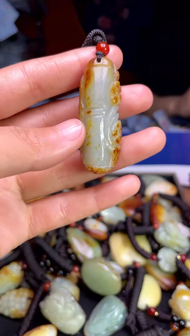 和田玉未镶嵌颈饰1