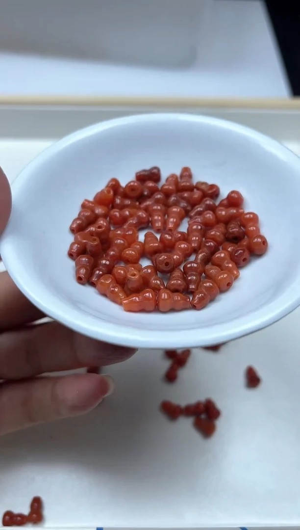 翡翠散珠D405 红翡葫芦6*9mm10个9.9元