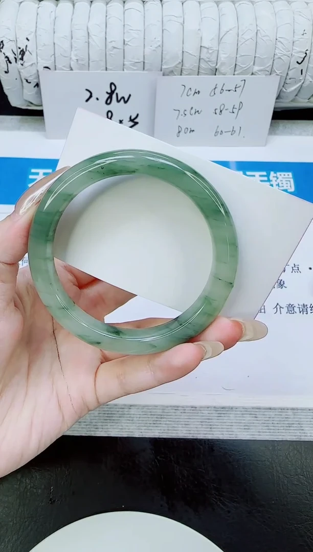 未镶嵌手镯石英质玉236/56.3