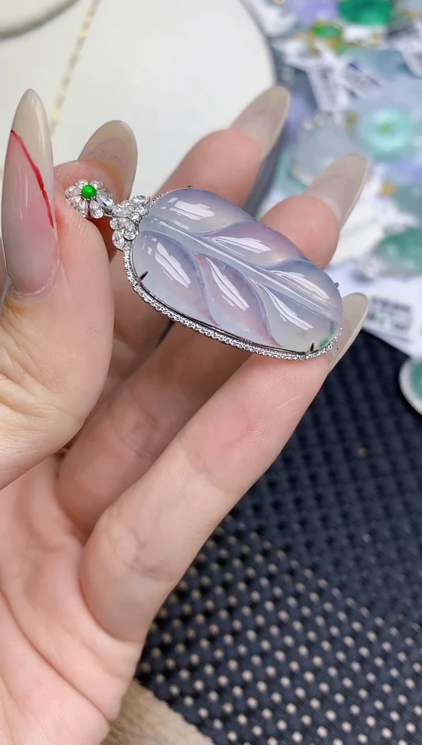 颈饰18K金镶嵌翡翠92   天然翡翠A货  百元以上9米证书费自理