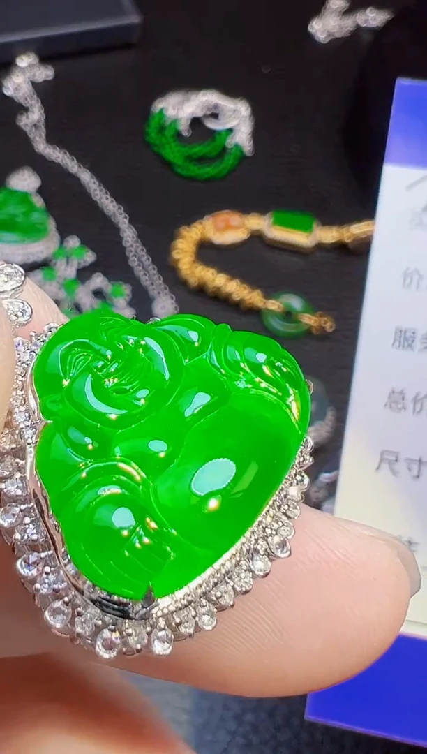 颈饰18K金镶嵌翡翠海*翡翠