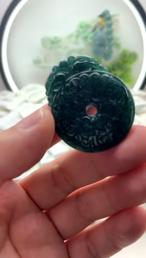 翡翠未镶嵌颈饰三*九挂件