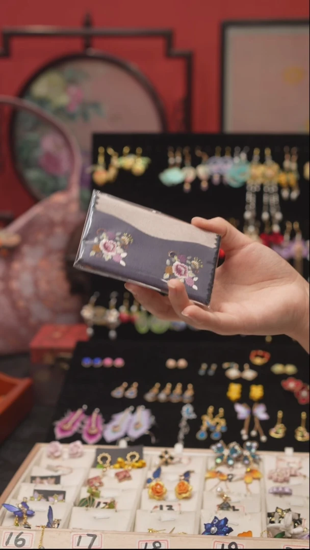 刺绣A****M非遗绒花手工饰品