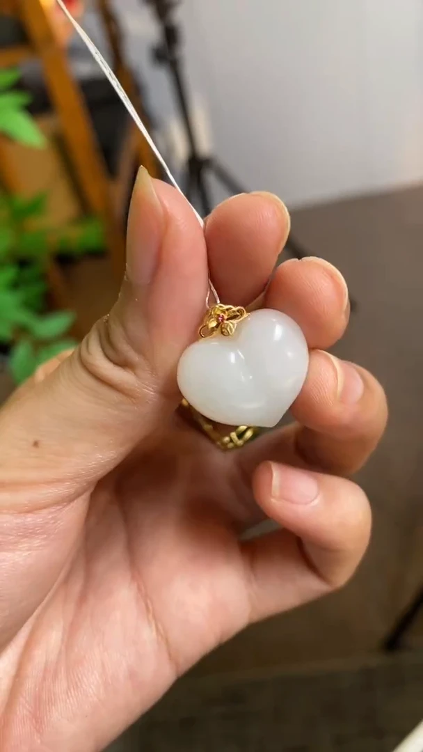 吊坠(不含链)18K金镶嵌和田玉和田玉白玉屁桃吊坠