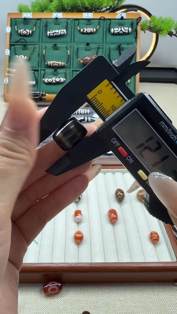 玛瑙/玉髓（覆膜）颈饰未镶嵌45微瑕随机发货