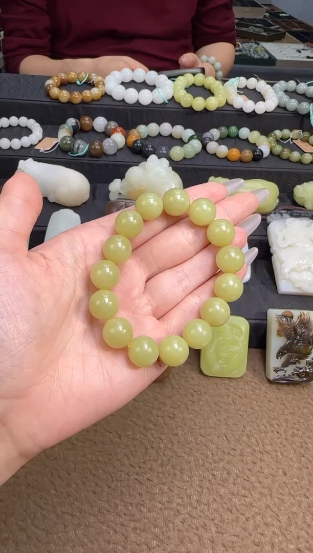 未镶嵌手串和田玉椰**?手串