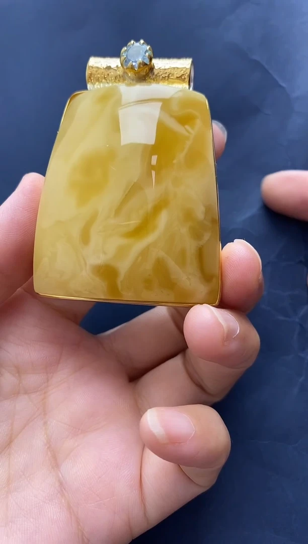 裸石琥珀未镶嵌吊坠