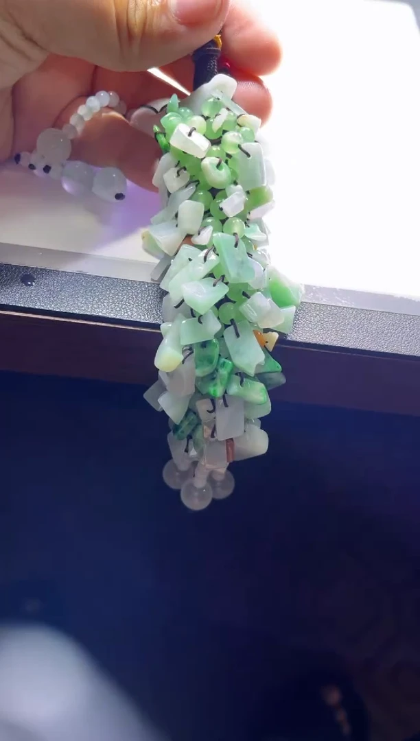 颈饰未镶嵌翡翠浪**涯翡翠车挂