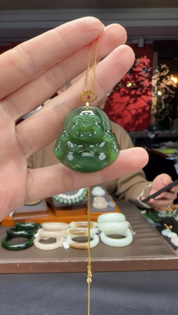 颈饰18K金镶嵌和田玉碧玉猫佛公