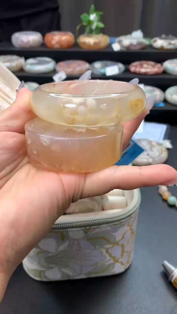 未镶嵌手镯石英质玉（60圈口）赠送镯心