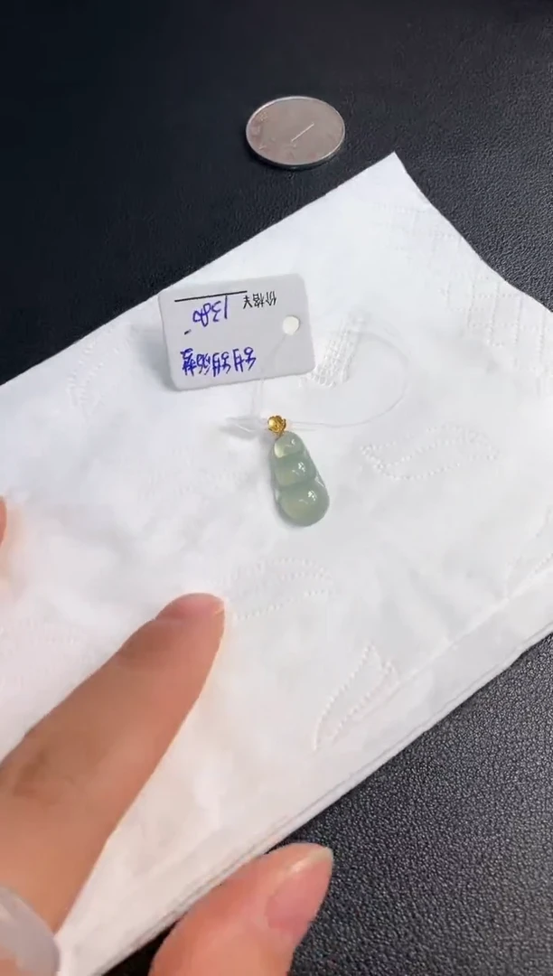 吊坠(不含链)18K金镶嵌翡翠甜****你豆子