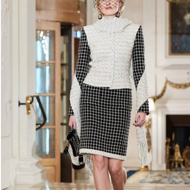 99新 Chanel/香奈儿 36码白色粗呢拼黑色袖子大都会秀款外套