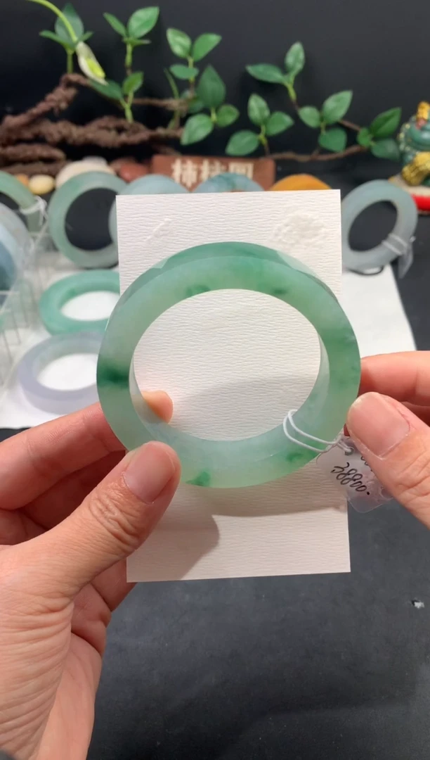 未镶嵌手镯定制翡翠绿飘花正圈55