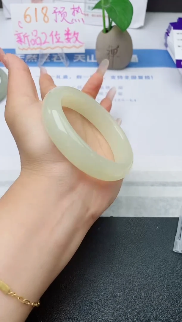 石英质玉手镯未镶嵌w157