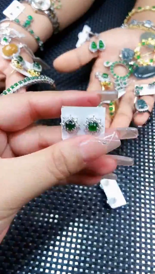 【闪购商品】翡翠耳饰未镶嵌111111111