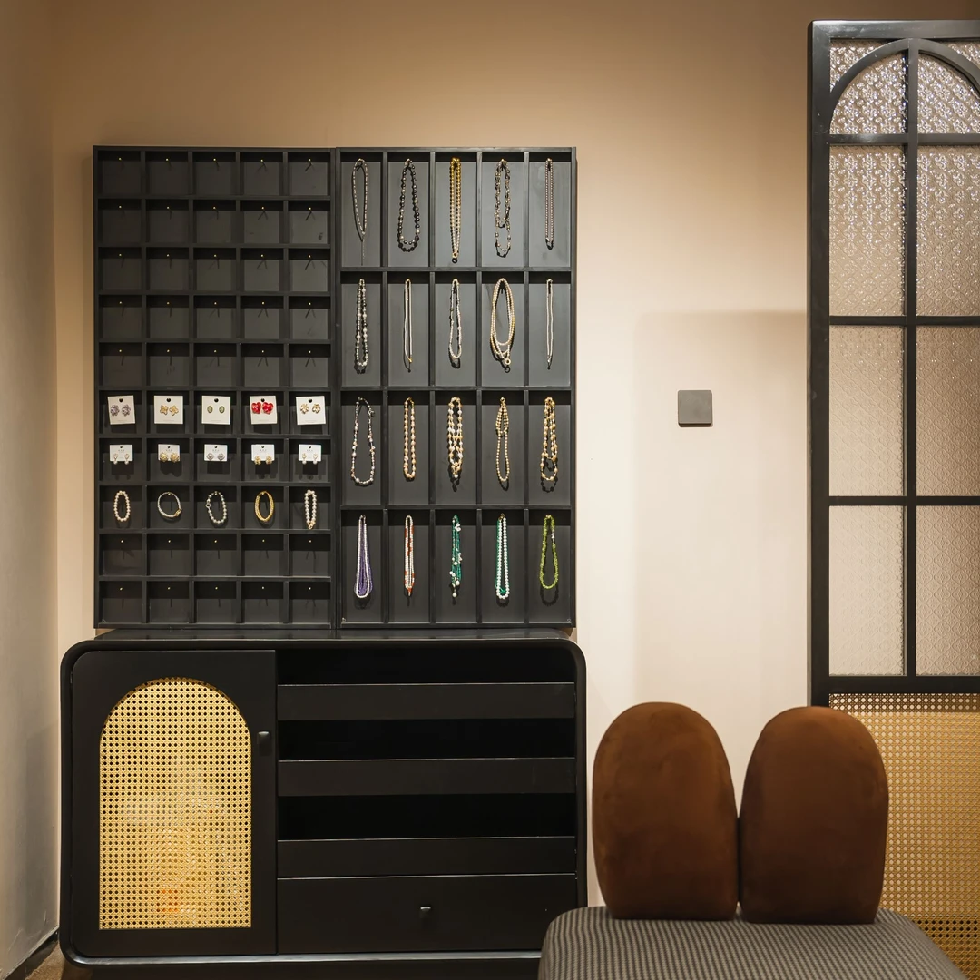黑色饰品店实木耳环格子柜展示柜首饰上墙陈列架收纳格子架