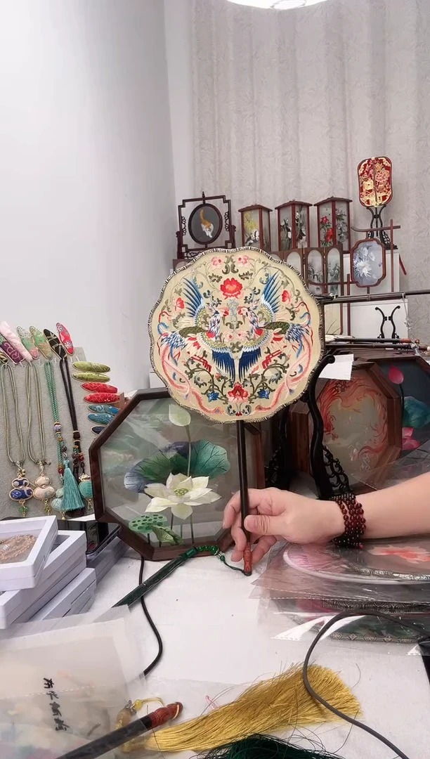 扇子苏绣作品手工团扇