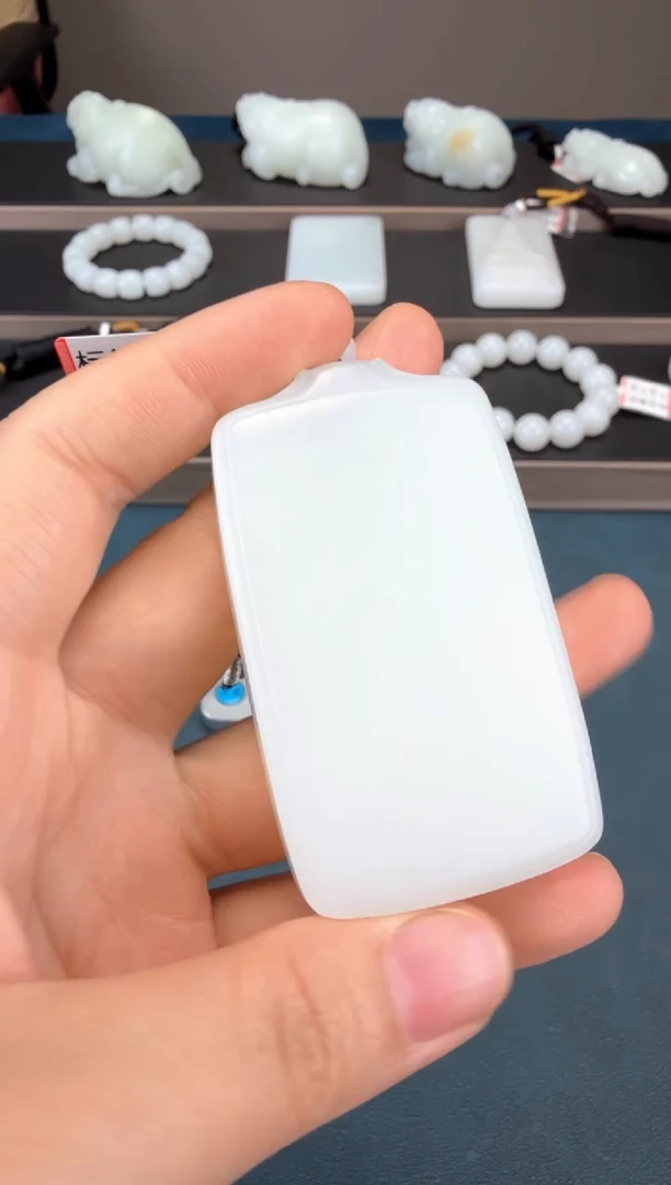 和田玉（糖玉）未镶嵌颈饰1