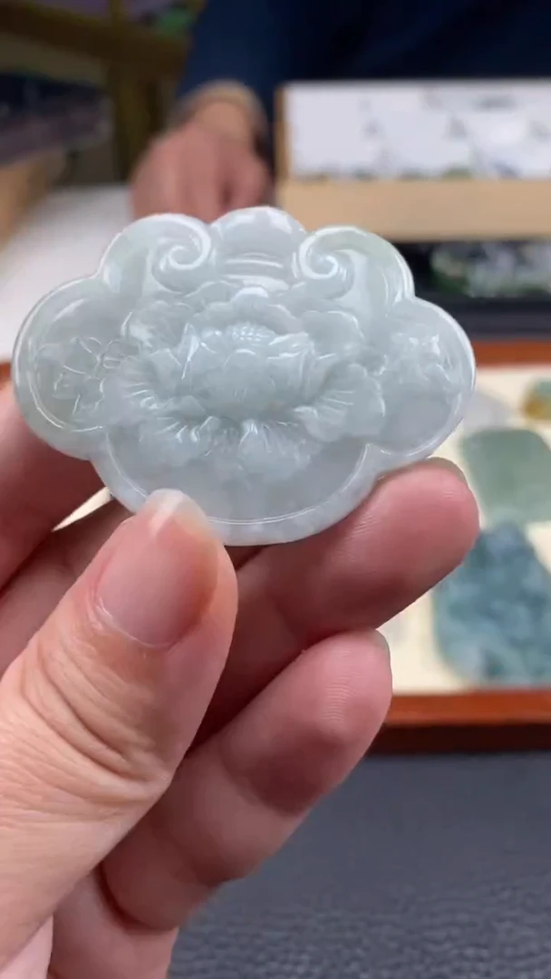 【闪购商品】翡翠挂件未镶嵌如意