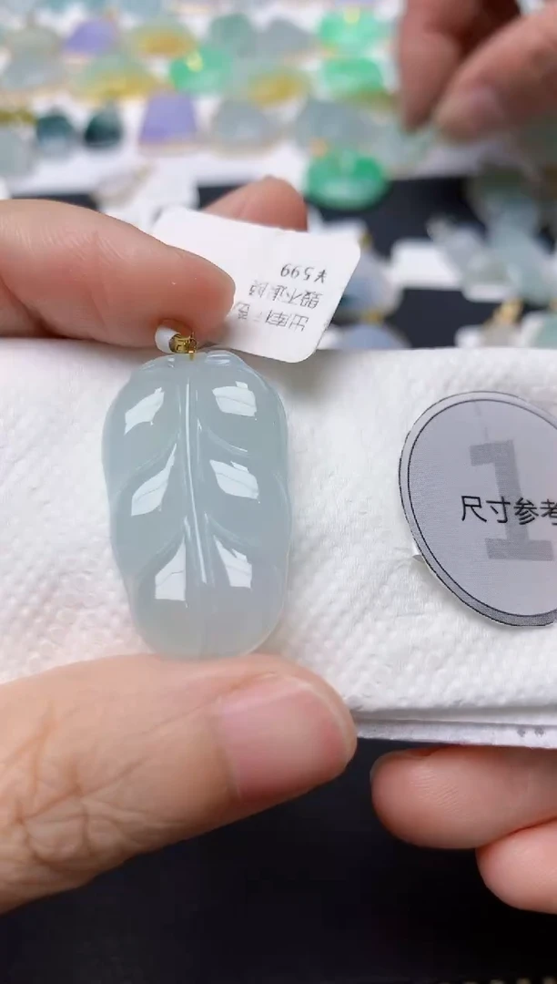 翡翠18K金镶嵌颈饰天然缅甸A货翡翠