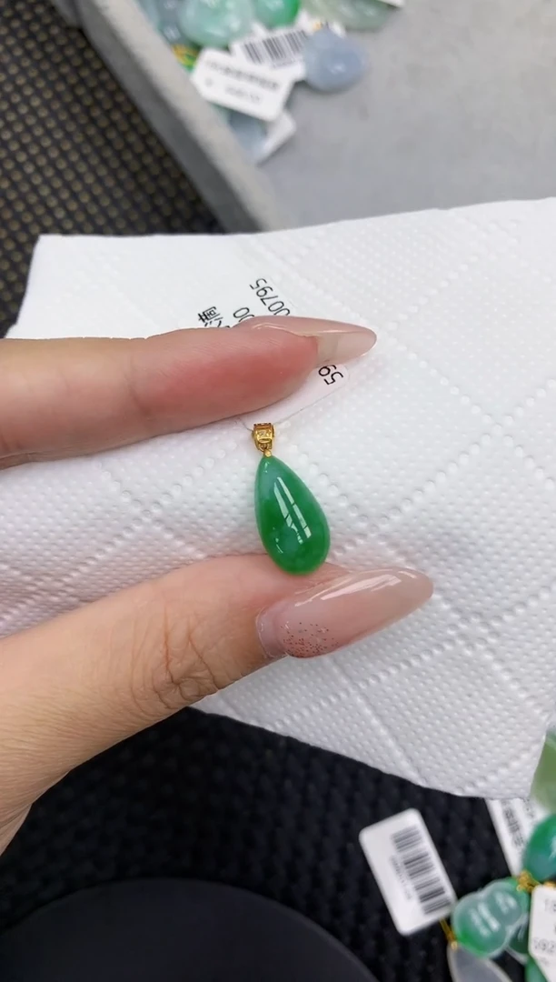 颈饰18K金镶嵌翡翠1111111111