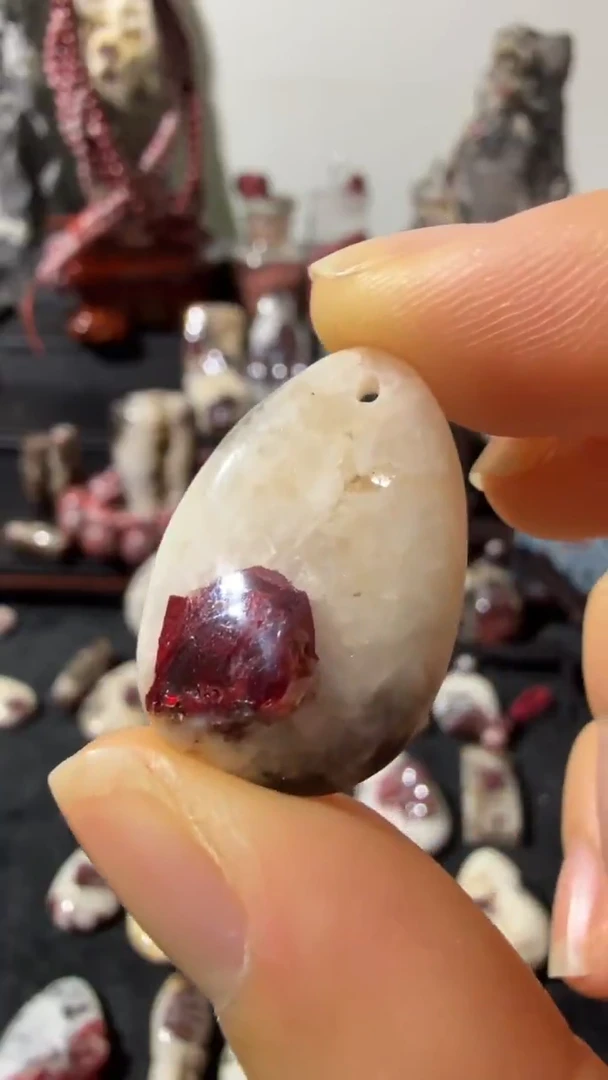 天然辰砂 天然辰砂天然朱砂大晶砂随行吊坠