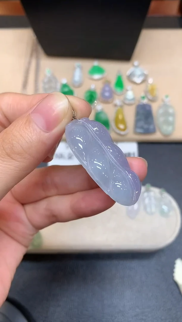 颈饰18K金镶嵌翡翠树叶【无服务费