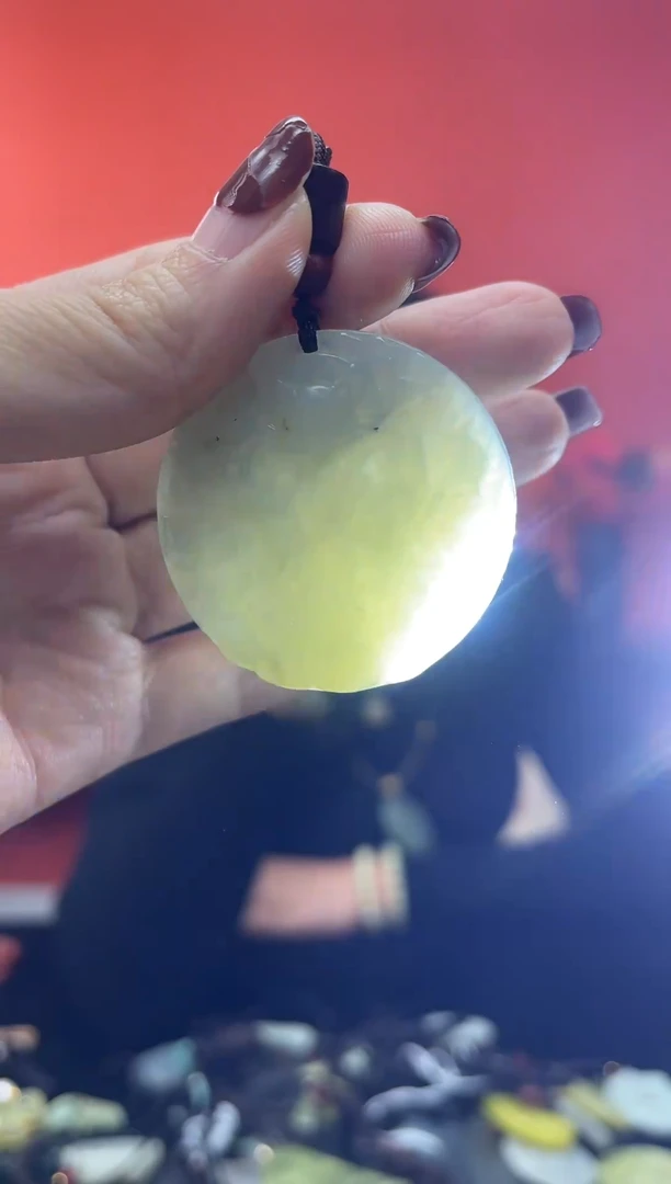 未镶嵌岫玉吊坠.