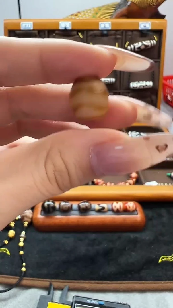 玛瑙/玉髓（覆膜）颈饰未镶嵌153.（微瑕）