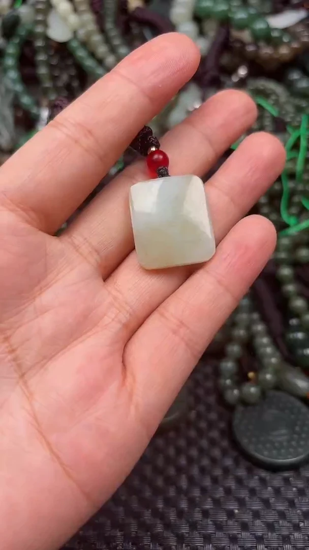 和田玉未镶嵌颈饰1