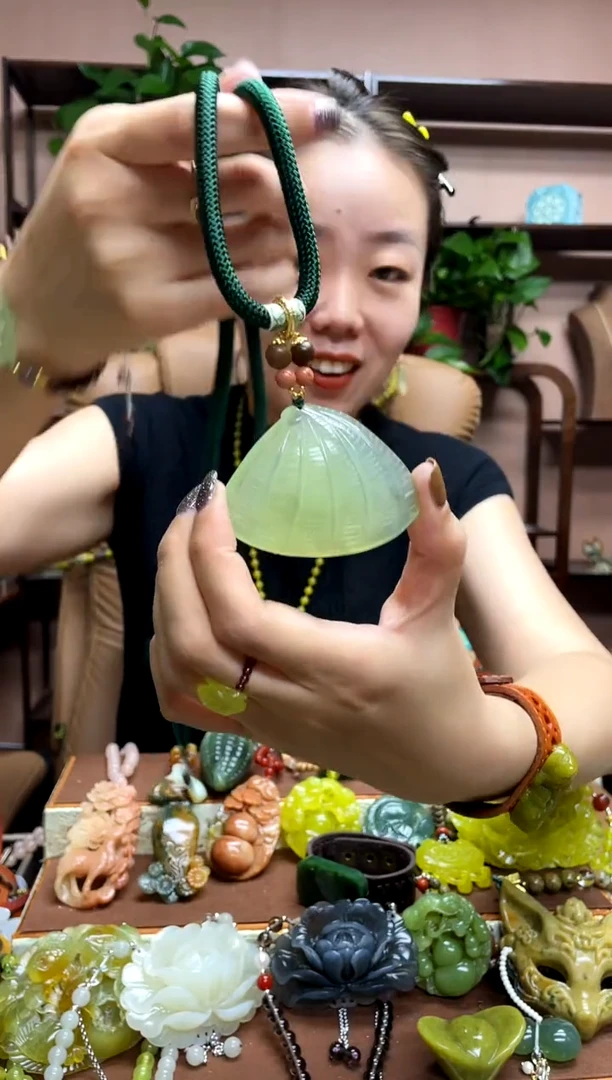未镶嵌岫玉吊坠·
