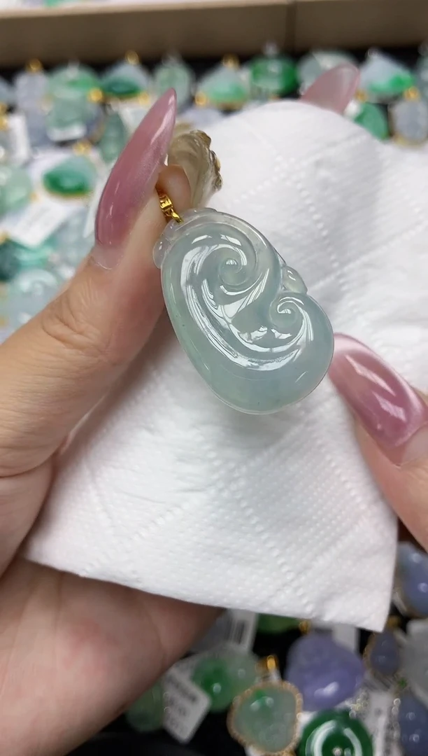 翡翠18K金镶嵌颈饰1111111111