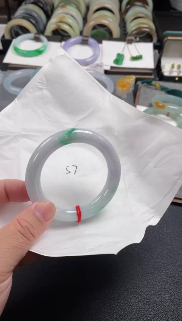 【闪购商品】翡翠手镯未镶嵌有纹裂 57圆条