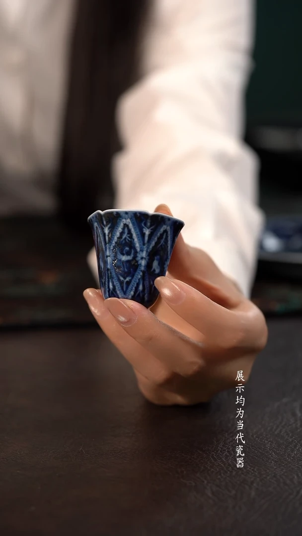 洪印慕明蓝地凤鸟瑞兽小六方玉兰杯
