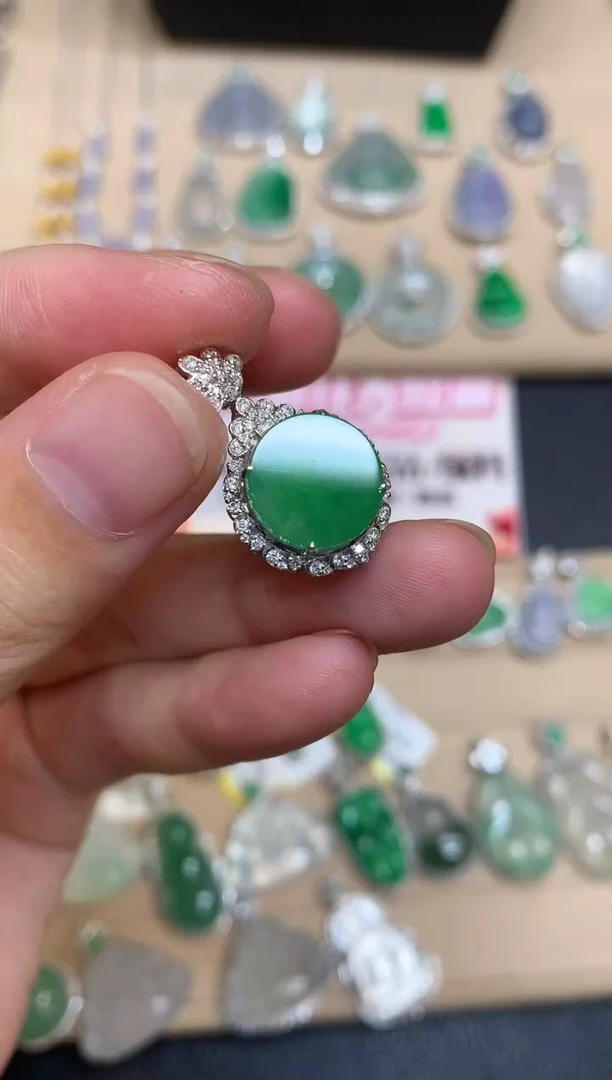 颈饰18K金镶嵌翡翠无事牌【无服务费【48小时鉴赏期】